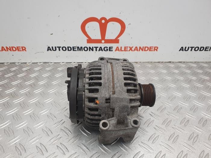 Dynamo från en Mercedes-Benz C (W202) 2.2 C-220 CDI 16V 1998