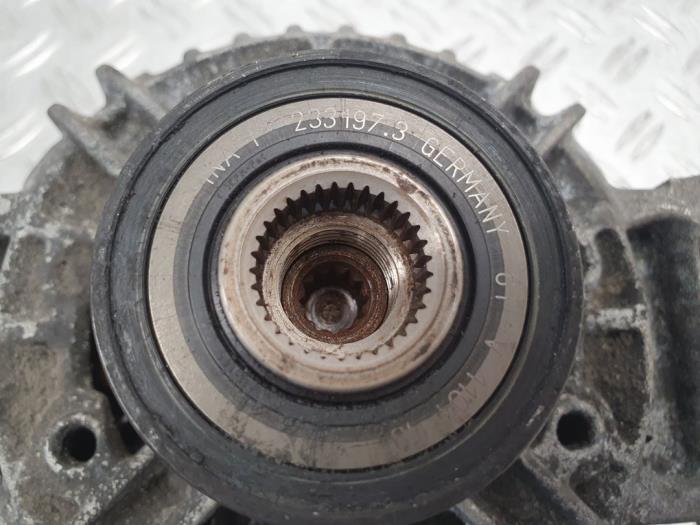 Dynamo från en Mercedes-Benz C (W202) 2.2 C-220 CDI 16V 1998