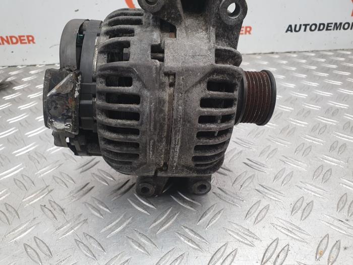 Dynamo från en Mercedes-Benz C (W202) 2.2 C-220 CDI 16V 1998