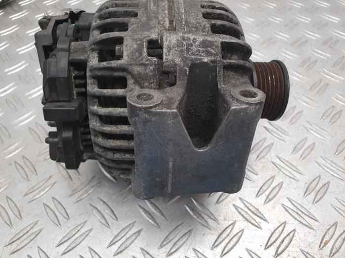 Dynamo från en Mercedes-Benz C (W202) 2.2 C-220 CDI 16V 1998