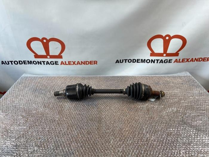Front drive shaft, left from a Toyota Yaris III (P13) 1.33 16V Dual VVT-I 2012