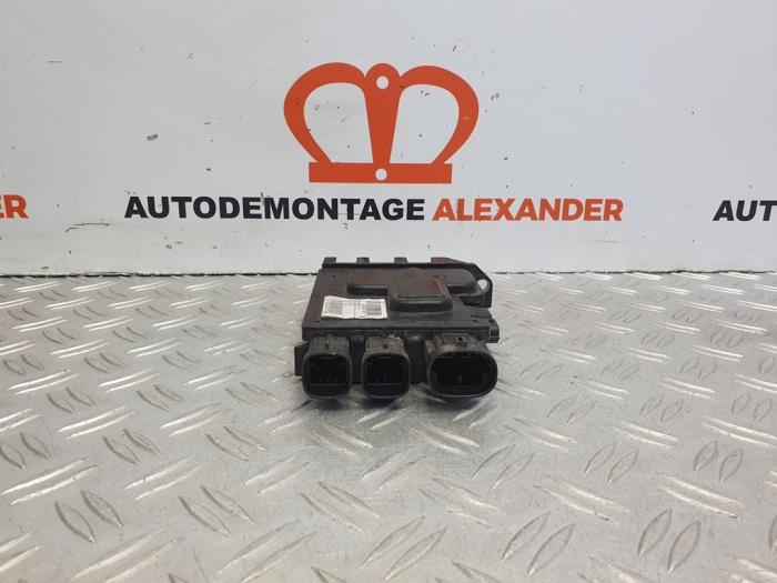 Central door locking module from a Renault Megane III Grandtour (KZ) 1.4 16V TCe 130 2010