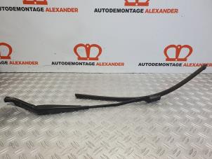 Used Front wiper arm Volvo V60 I (FW/GW) 2.0 D2 16V Price on request offered by Alexander Autodemontage