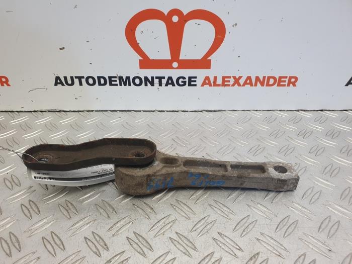 Begagnade Motorfäste Volkswagen Golf V (1K1) 1.6 Pris på förfrågan erbjuds av Alexander Autodemontage