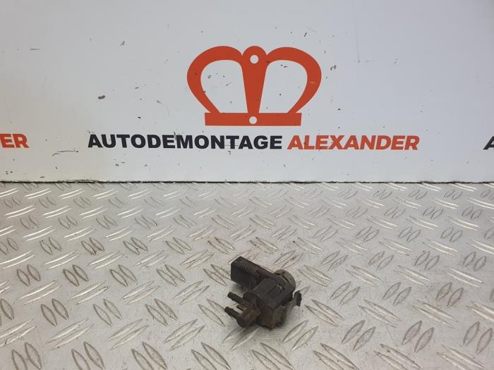 Begagnade Bränsletryckssensor Audi A4 (B7) 2.0 TDI 16V Pris på förfrågan erbjuds av Alexander Autodemontage
