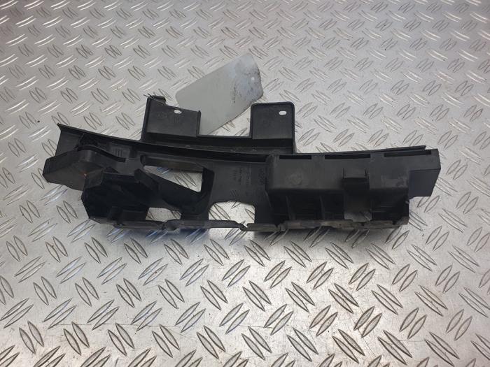 Front bumper bracket, right from a Ford Focus C-Max 1.8 TDCi 16V 2006