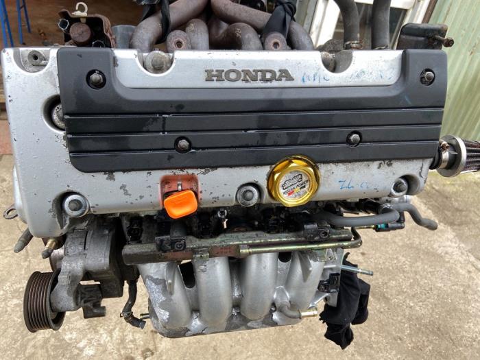 Engine from a Honda CR-V (RD6/7/8) 2.0i 16V VTEC 2005