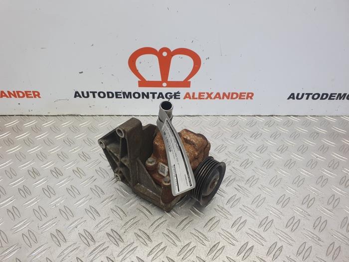 Usagé Pompe de direction Ford Fiesta 5 (JD/JH) 1.4 16V Prix € 59,99 Prix TTC proposé par Alexander Autodemontage