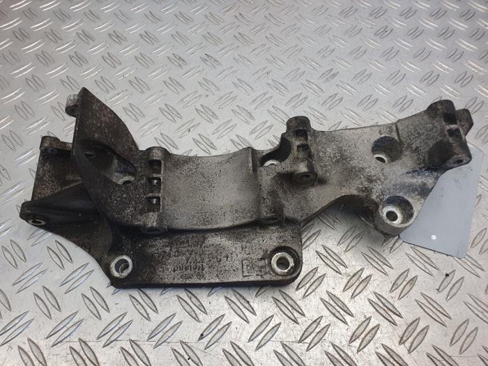 Support dynamo bas d'un Seat Leon (1M1) 1.9 SDI 68 2001