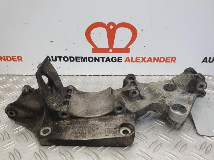 Usagé Support dynamo bas Seat Leon (1M1) 1.9 SDI 68 Prix sur demande proposé par Alexander Autodemontage