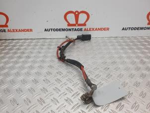 Usagé Borne de batterie Volkswagen Golf VII (AUA) 1.2 TSI 16V Prix sur demande proposé par Alexander Autodemontage