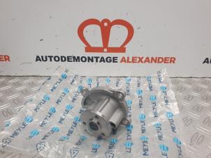 New Water pump Renault Captur (2R) 1.2 TCE 16V Price on request offered by Alexander Autodemontage