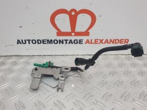 Used Fuel line Peugeot 308 SW (L4/L9/LC/LJ/LR) 1.6 BlueHDi 115 Price on request offered by Alexander Autodemontage