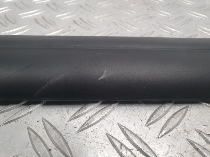 Door sill left from a BMW 1 serie (E87/87N) 116i 1.6 16V 2006