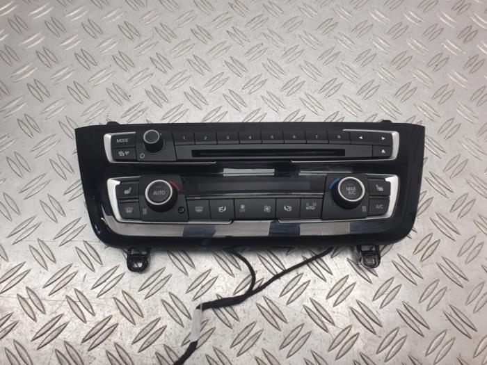 Panel de control de calefacción de un BMW 3 serie Touring (F31) 318i 1.5 TwinPower Turbo 12V 2019