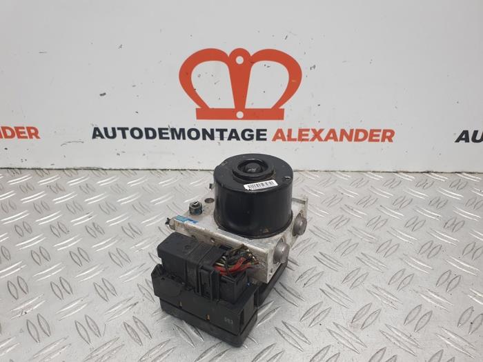 Begagnade ABS-pump Ford Focus 2 C+C 2.0 TDCi 16V Pris € 11,99 Marginaltabell erbjuds av Alexander Autodemontage