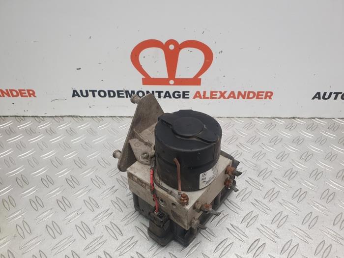 Usagé Bloc ABS Mercedes C (W202) 2.2 C-220 D 16V Prix € 80,00 Règlement à la marge proposé par Alexander Autodemontage