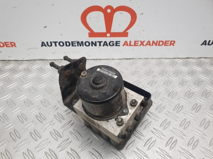 Usagé Bloc ABS Volkswagen Polo IV (9N1/2/3) 1.4 FSI 16V Prix € 14,99 Règlement à la marge proposé par Alexander Autodemontage