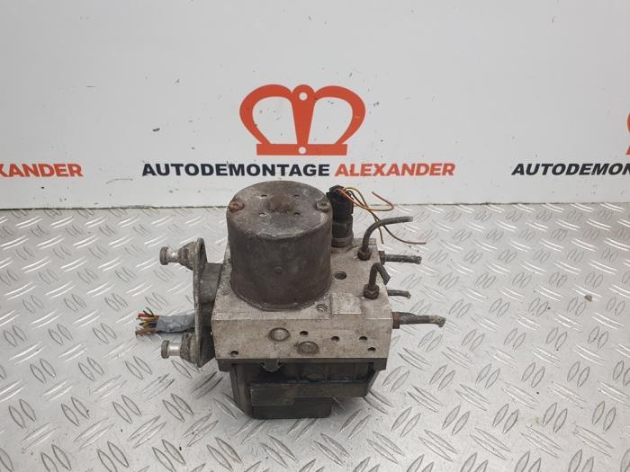 Begagnade ABS-pump Mercedes Vito (638.0) 2.3 110D Pris € 59,99 Marginaltabell erbjuds av Alexander Autodemontage