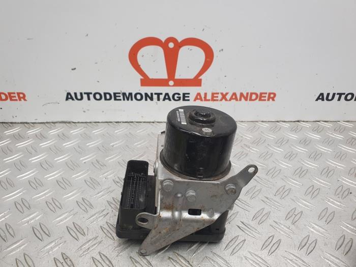 Begagnade ABS-pump BMW 1 serie (E81) 118i 16V Pris € 70,00 Marginaltabell erbjuds av Alexander Autodemontage