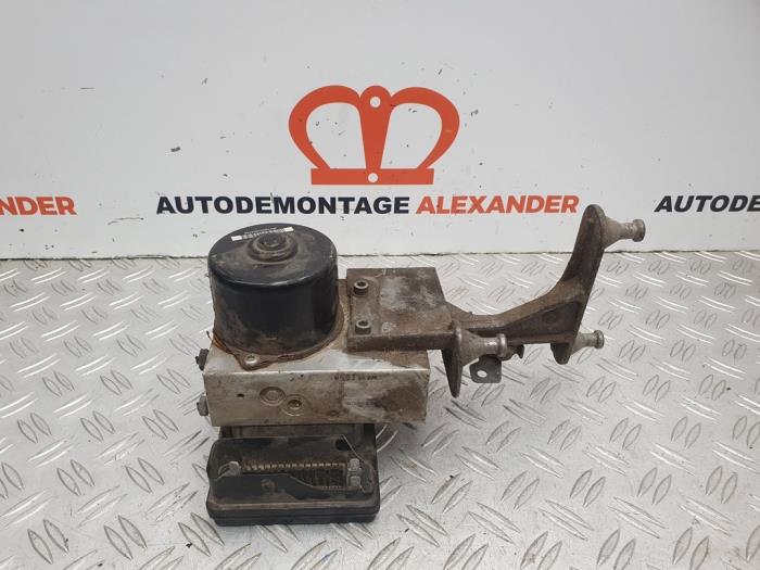 Usagé Bloc ABS Mercedes C Combi (S203) 2.2 C-200 CDI 16V Prix € 59,99 Règlement à la marge proposé par Alexander Autodemontage
