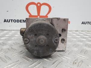 ABS Pumpe van een Audi A6 Avant (C5) 2.4 V6 30V 1999