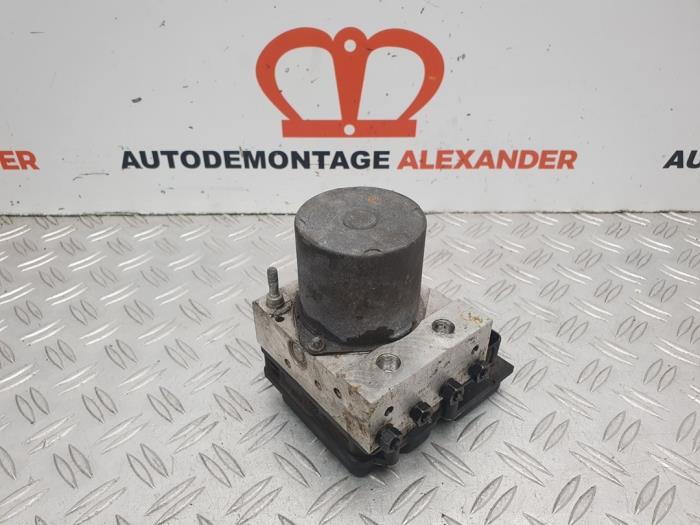 Usagé Bloc ABS Audi A6 Quattro (C6) 3.2 V6 24V FSI Prix € 350,00 Règlement à la marge proposé par Alexander Autodemontage