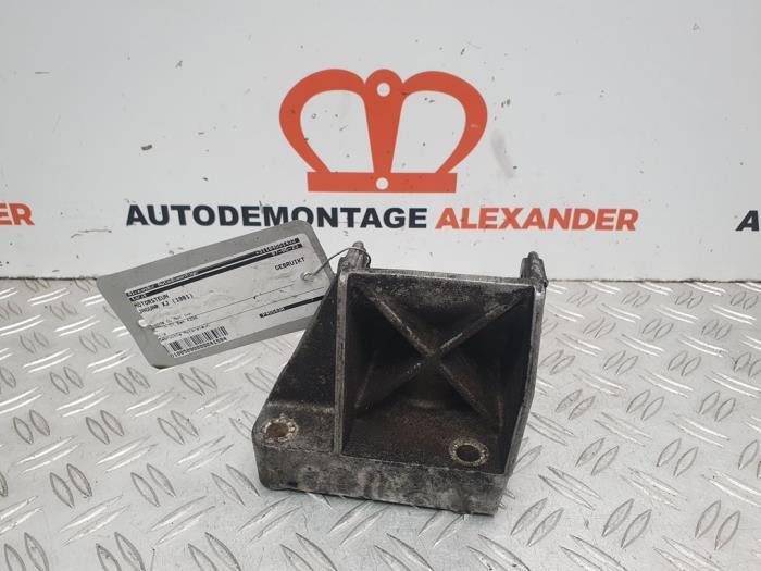 Used Engine mount Jaguar XJ6 series I/II/III 4.2 Series III Price on request offered by Alexander Autodemontage