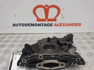 Used Oil pump Peugeot 3008 I (0U/HU) 1.6 HDiF 16V Price on request offered by Alexander Autodemontage