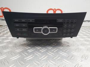 Usados Reproductor de CD y radio Mercedes C (W204) 2.2 C-180 CDI 16V BlueEFFICIENCY Precio de solicitud ofrecido por Alexander Autodemontage