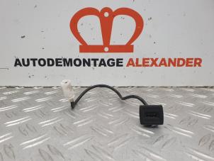 Gebrauchte AUX / USB-Anschluss Mercedes C (W204) 2.2 C-180 CDI 16V BlueEFFICIENCY Preis auf Anfrage angeboten von Alexander Autodemontage