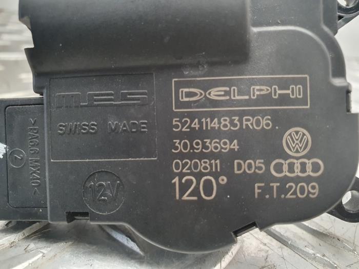 Motor de válvula de calefactor de un Volkswagen Transporter T5 2.5 TDi 2004