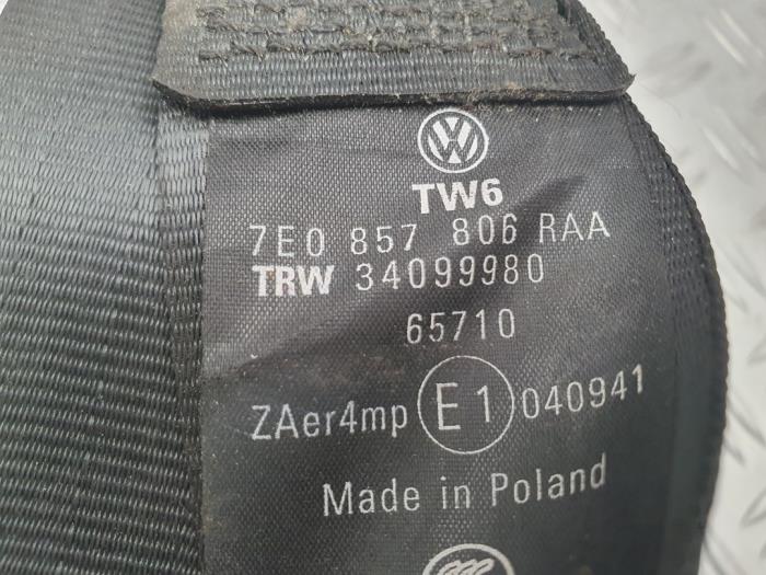 Front seatbelt, right from a Volkswagen Transporter T5 2.0 TDI DRF 2011