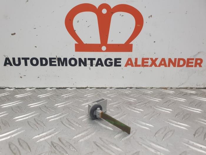 Begagnade Innetemperatursensor Volkswagen Transporter/Caravelle T5 2.0 TDI DRF Pris € 10,00 Marginaltabell erbjuds av Alexander Autodemontage