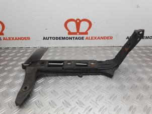Used Rear bumper bracket, right Volkswagen Transporter T5 2.5 TDi 4Motion Price on request offered by Alexander Autodemontage