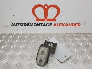 Used Rear door hinge, right Renault Megane III Grandtour (KZ) 1.5 dCi 110 Price on request offered by Alexander Autodemontage
