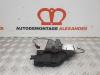 Tailgate lock mechanism from a BMW 1 serie (E87/87N) 116i 1.6 16V 2007