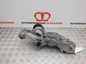 Used Alternator upper bracket BMW 3 serie Touring (F31) 318i 1.5 TwinPower Turbo 12V Price on request offered by Alexander Autodemontage