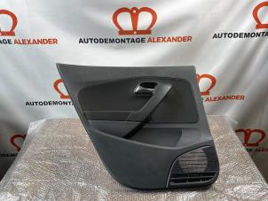Usados Tapizado de puerta de 4 puertas izquierda detrás Volkswagen Polo V (6R) 1.6 TDI 16V 90 Precio de solicitud ofrecido por Alexander Autodemontage