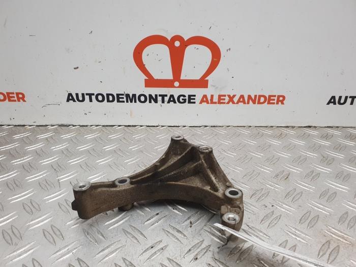 Usagé Support dynamo haut Opel Corsa D 1.3 CDTi 16V ecoFLEX Prix sur demande proposé par Alexander Autodemontage