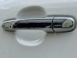 Usagé Poignée de porte arrière gauche Peugeot 108 1.0 12V Prix sur demande proposé par Alexander Autodemontage