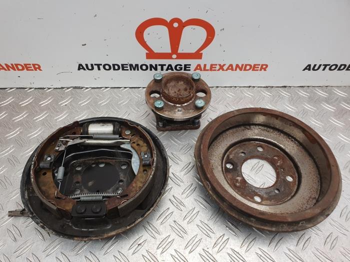 Używane Hamulec bebnowy tyl Ford Fiesta 6 (JA8) 1.25 16V Cena na żądanie oferowane przez Alexander Autodemontage