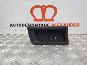 Używane Zlacze AUX/USB BMW 3 serie Touring (F31) 318i 1.5 TwinPower Turbo 12V Cena na żądanie oferowane przez Alexander Autodemontage
