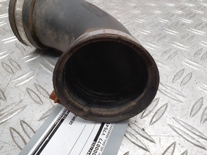 Air intake hose from a Opel Astra H (L48) 1.4 16V Twinport 2006