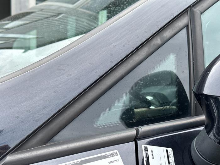 Zusätzliches Fenster 4-türig links vorne van een Seat Ibiza IV (6J5) 1.6 16V 2009