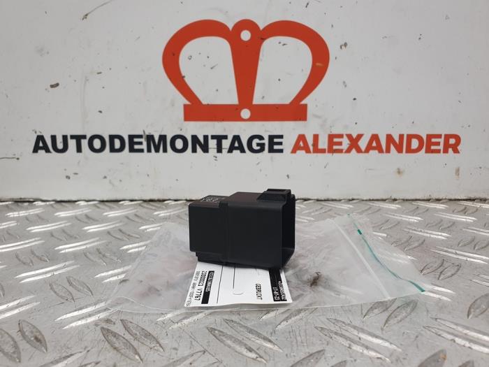 Używane Przekaznik BMW 3 serie Touring (F31) 318i 1.5 TwinPower Turbo 12V Cena € 15,00 Procedura marży oferowane przez Alexander Autodemontage