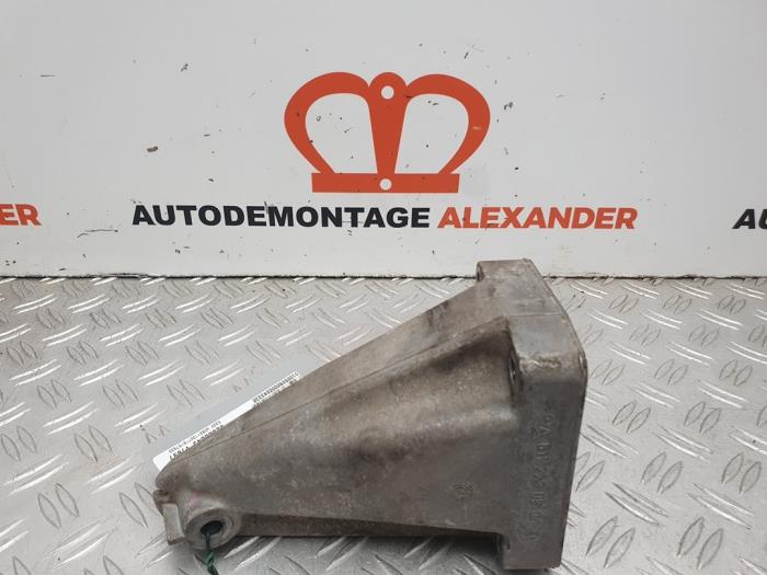 Used Engine mount Mercedes E (W211) 2.2 E-200 CDI 16V Price on request offered by Alexander Autodemontage