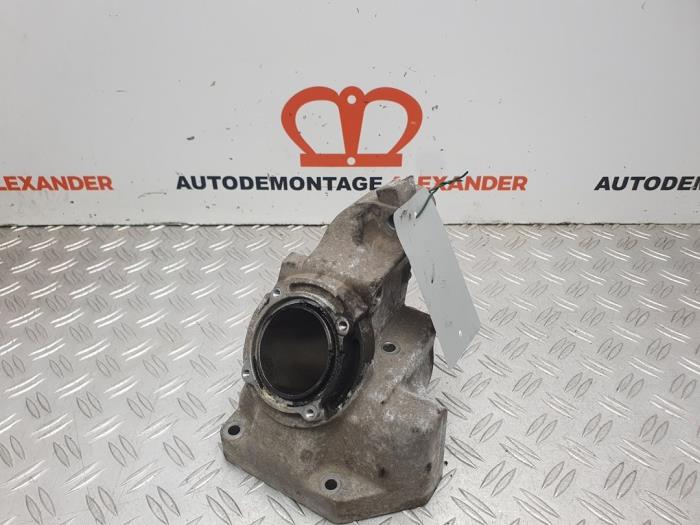 Used Engine mount Mercedes E (W211) 2.2 E-200 CDI 16V Price on request offered by Alexander Autodemontage