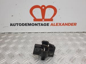 Used Bonnet lock mechanism Mercedes E (W211) 2.2 E-200 CDI 16V Price on request offered by Alexander Autodemontage
