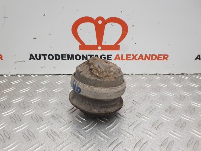 Used Engine mount Mercedes E (W211) 2.2 E-200 CDI 16V Price on request offered by Alexander Autodemontage